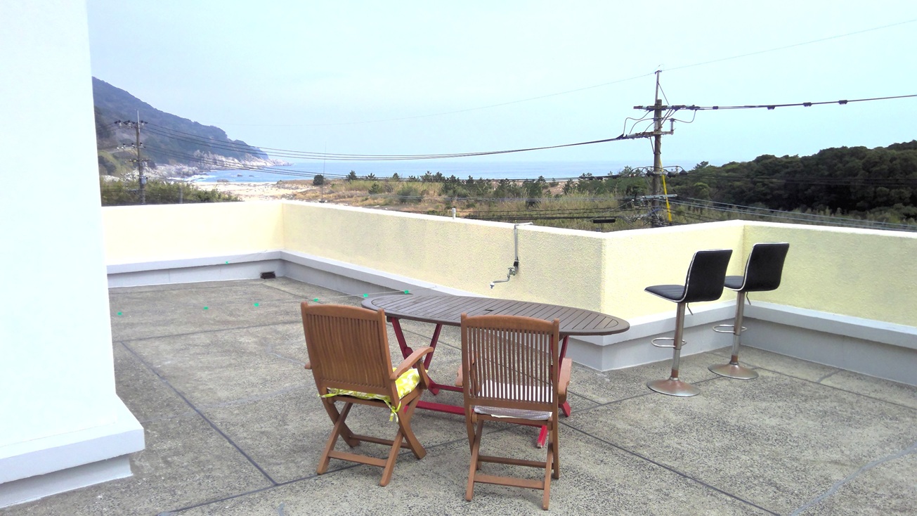1990s concrete house in Uchinoura, Kimotsuki