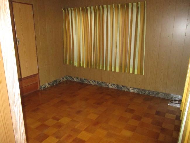 1970s wood house, 15-min walk to station, Okayama