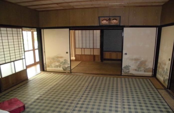 1960s wood house on a large plot in Izumi, Kagoshima