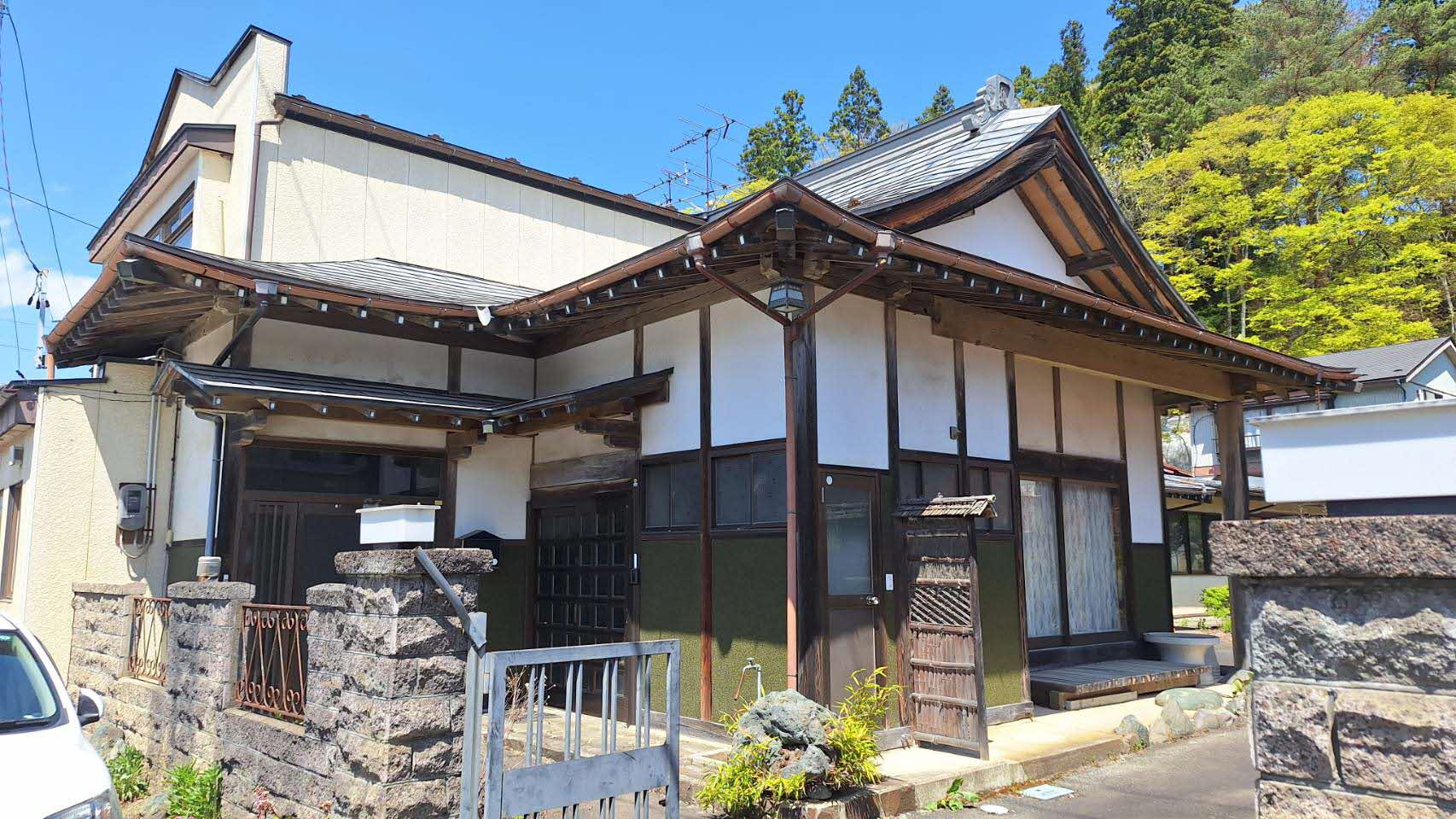 1960s wood house on a large plot in Iwate