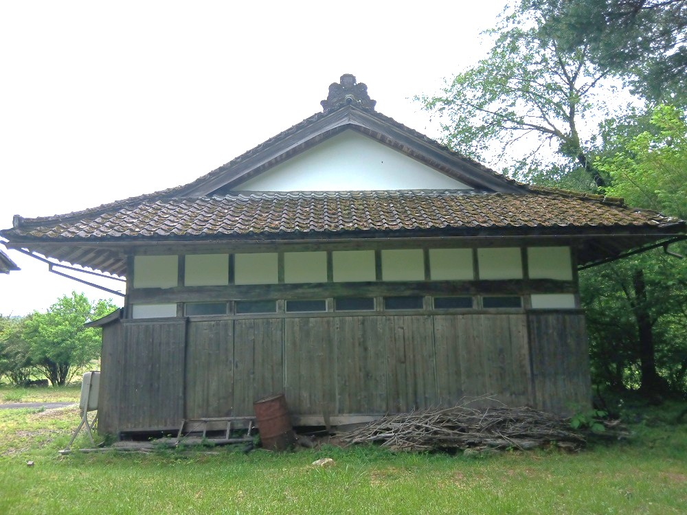 1940s wood house on a large plot in Iwate