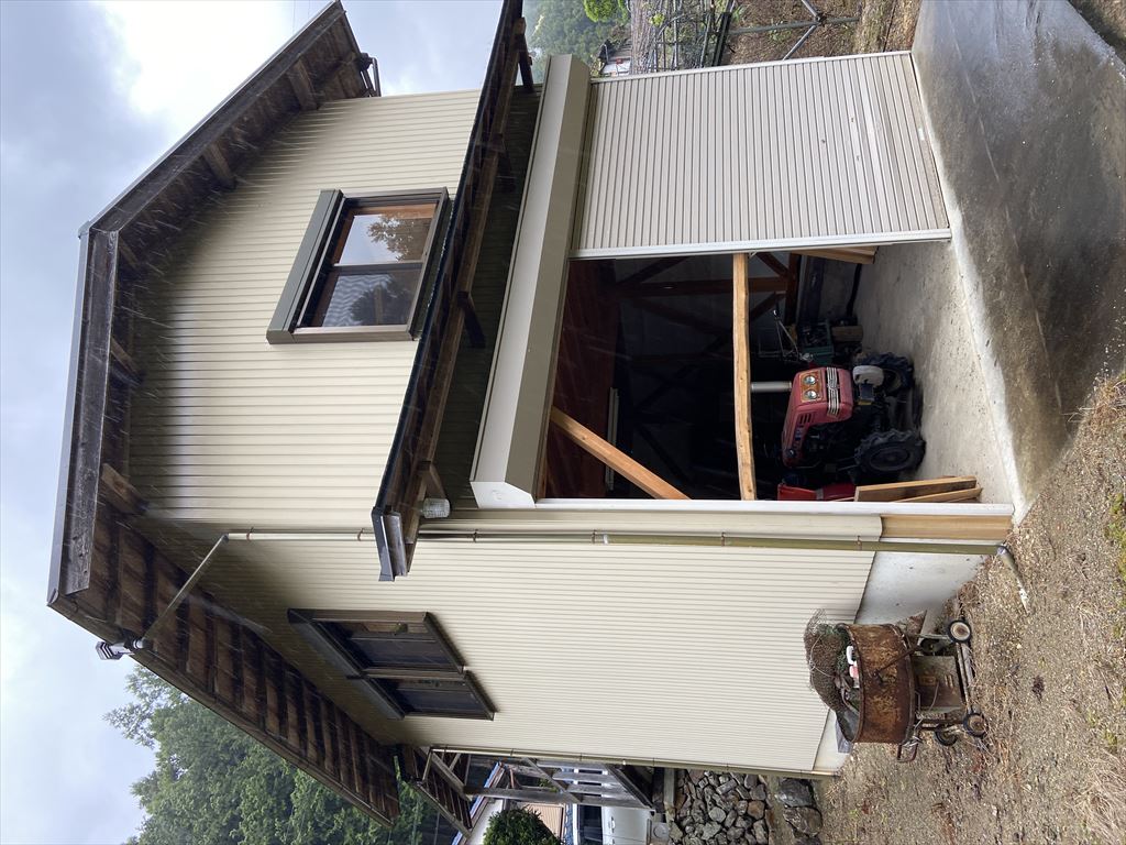 1960s wood house with storehouses in Mie