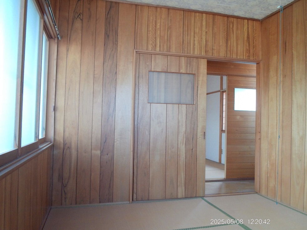 1980s wood house, 17-min walk to station, Aomori